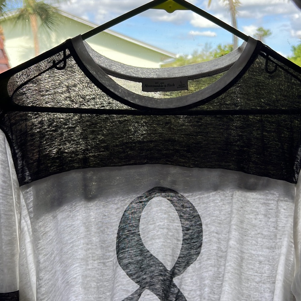A&F 8 baseball tee - Picture 3 of 3